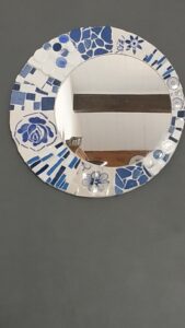 2026-06 Vinca : vaisselle cassée, verre industriel et albertini, émaux de briare, miroir